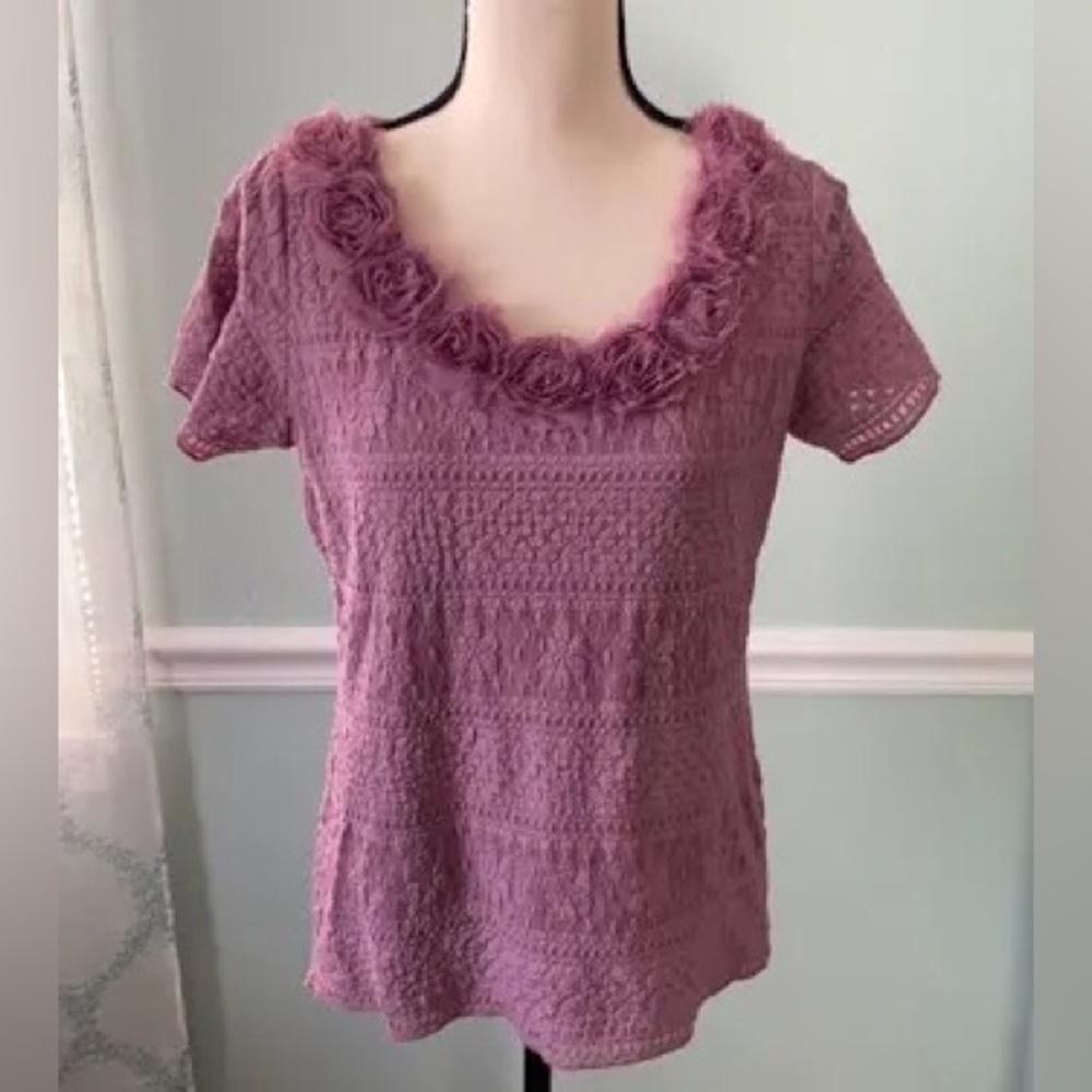 FOREVER FASHION: LILAC PURPLE STRETCH LACE SHORT SLEEVE TOP SIZE M